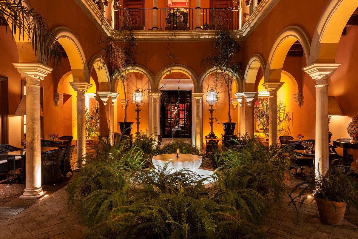 Hotel cerca de mí en Sevilla: descubre 1 alojamiento perfecto para tu estancia 13 patio