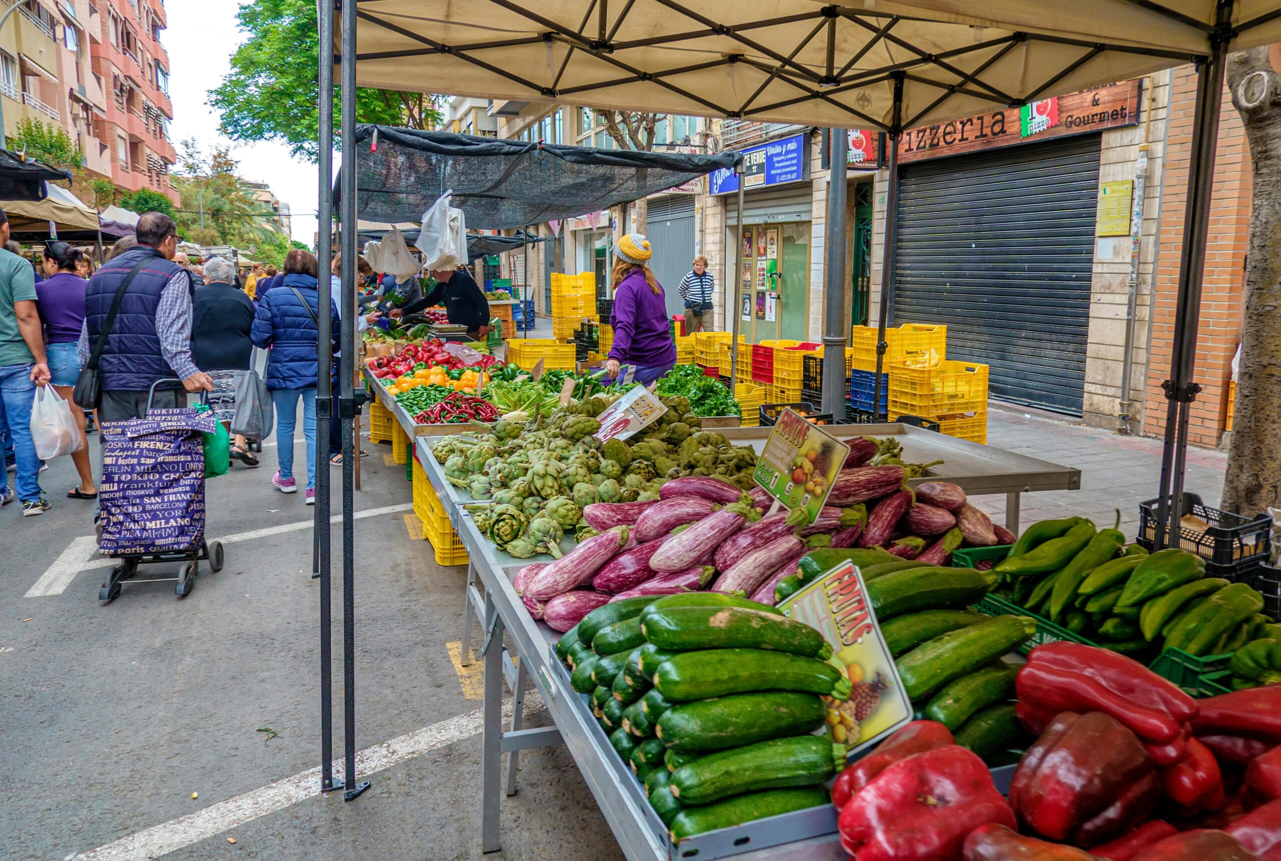 Bazares cerca de mí en Madrid: 1 Guía completa para encontrar los mejores bazares locales 3 pexels ana hidalgo burgos 4848204 21948526 scaled
