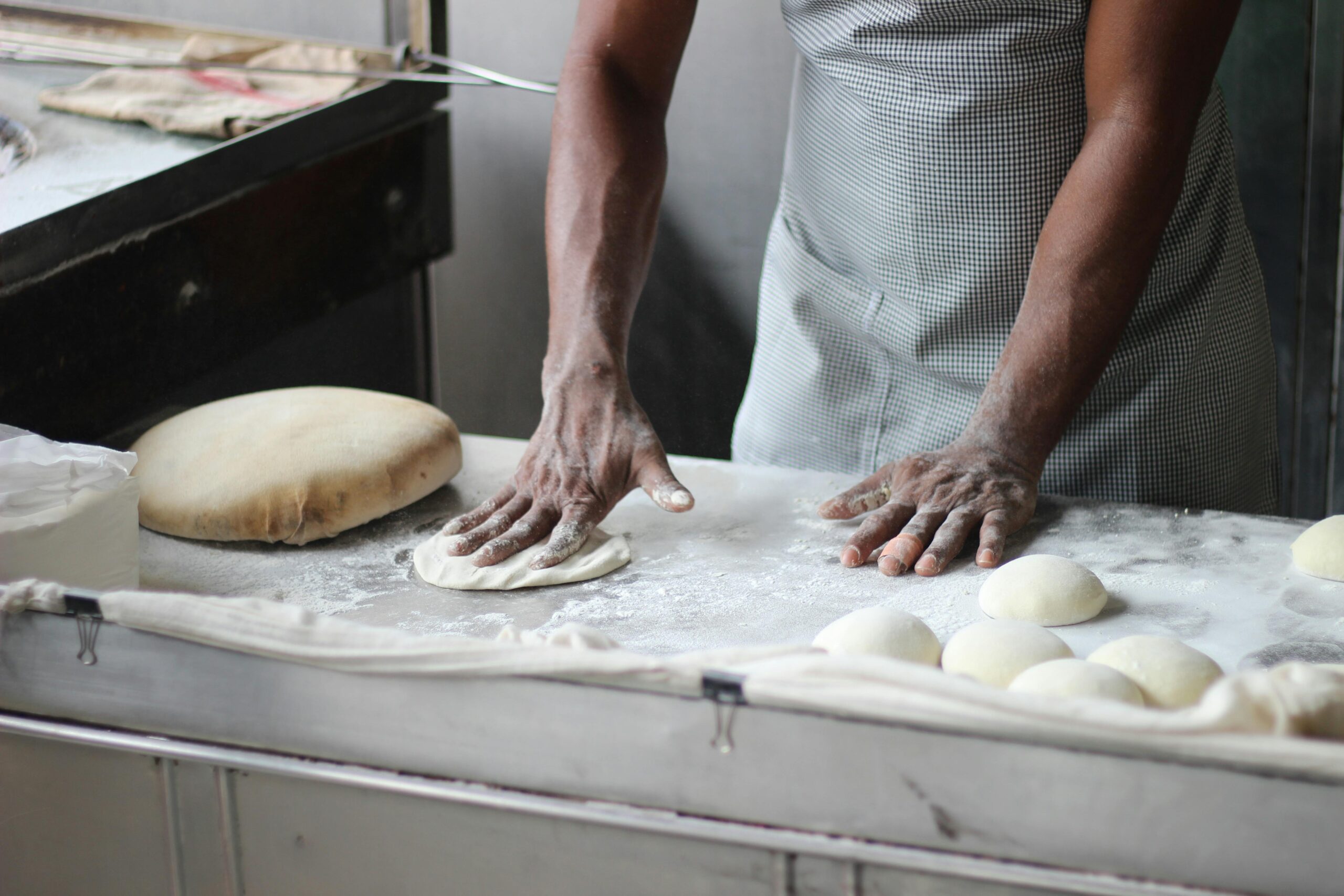 Panadería cerca de mí en Madrid: 1 guía definitiva para encontrar el mejor pan artesanal 4 pexels pexelsgoodboy 3218467 scaled