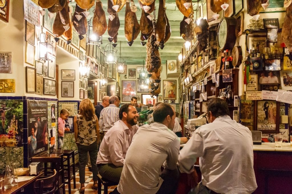 Bar cerca de mí en Sevilla: 1 guía completa para encontrar los mejores bares en la ciudad 4 shutterstock 1445682266 1 1024x683 1
